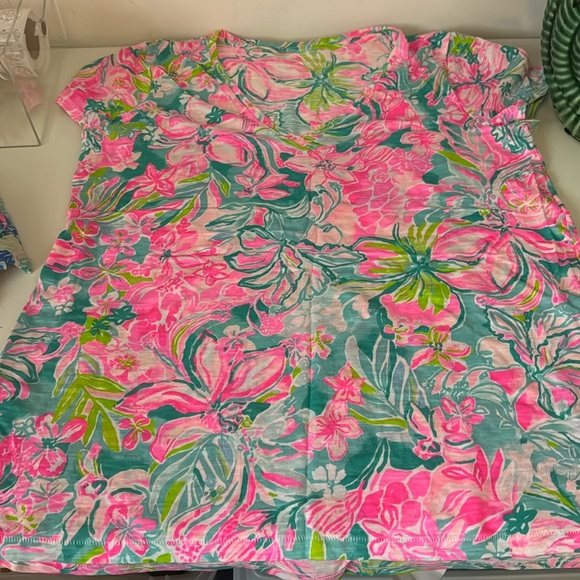 Lilly Pulitzer Tops - Lilly Pulitzer Etta Top Hot On The Scene Size Medium Summer Resort Bright A00073